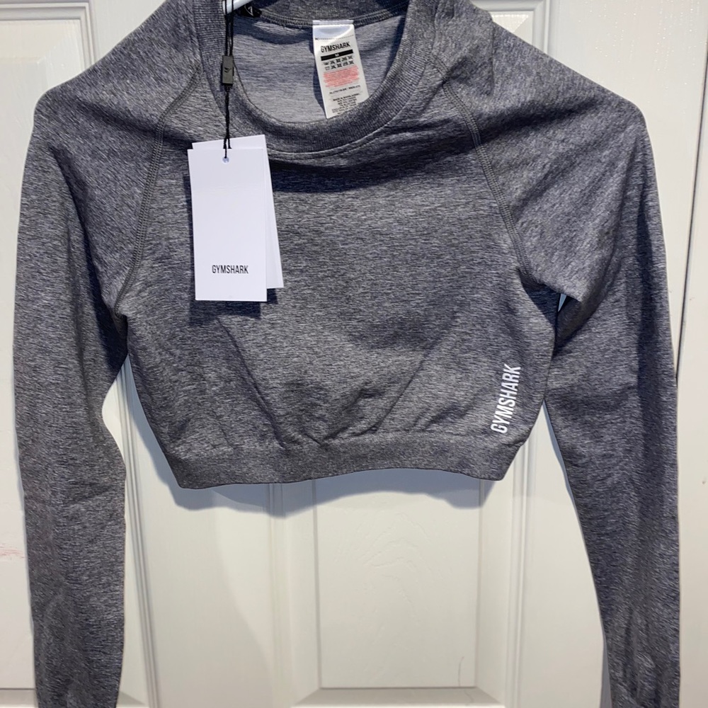 Woman’s gym shark crop top